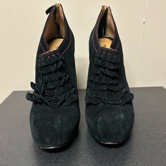 L.A.M.B Norland Black Suede Leather Stiletto Heels Gwen Stefani Ruffles Size 10 - Picture 2 of 14